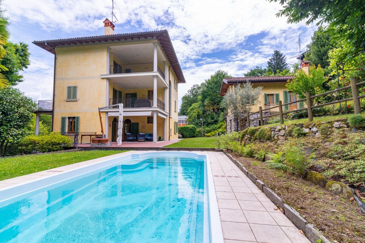 Вилла в Стрезе, Италия, 436 м2 фото 1