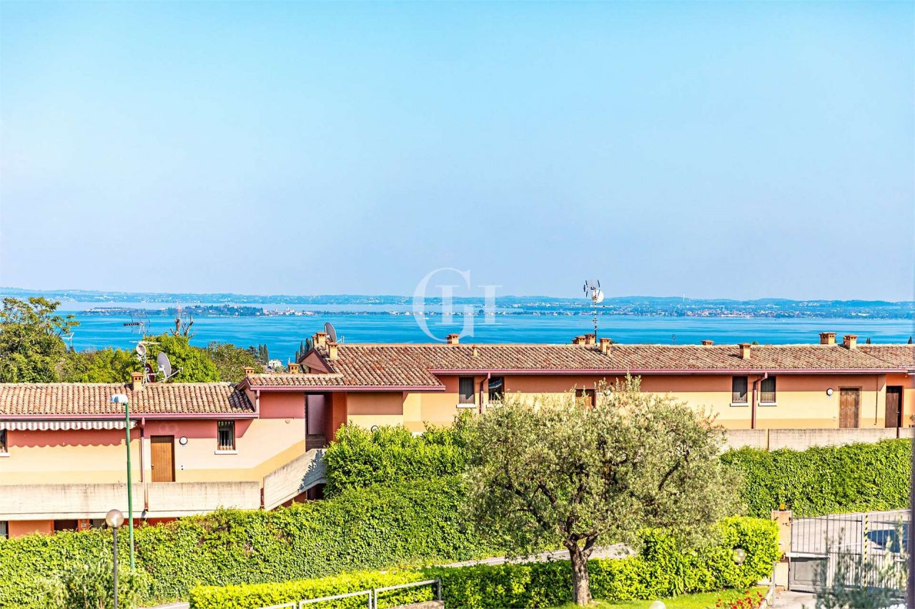 Квартира у озера Гарда, Италия, 60 м2 фото 1