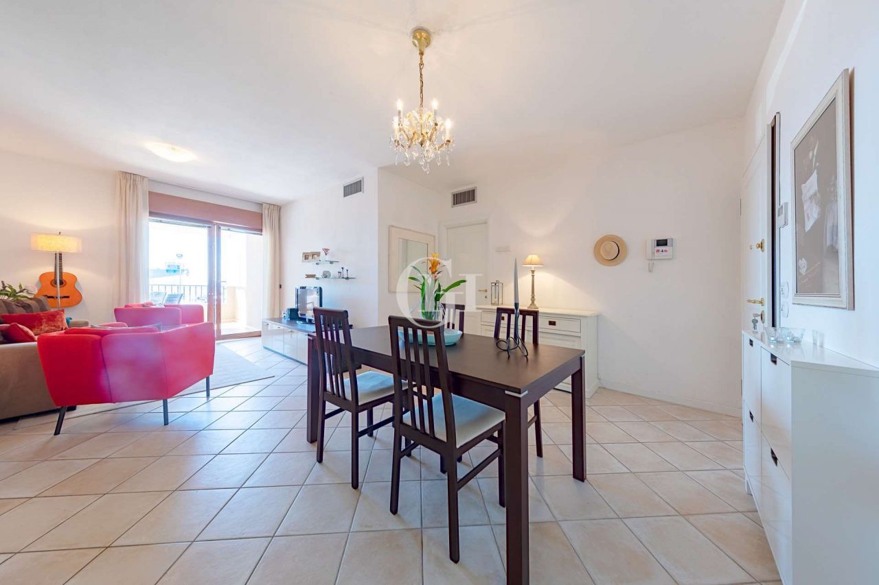 Квартира у озера Гарда, Италия, 75 м2 фото 5