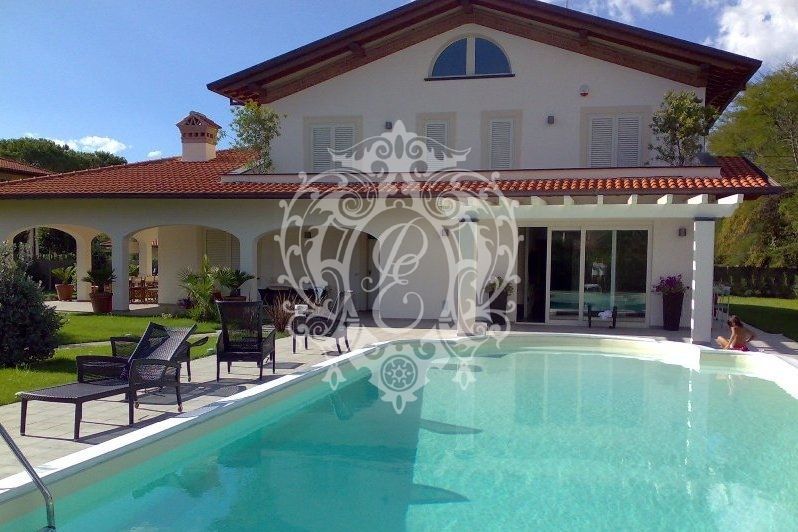 Вилла в Форте деи Марми, Италия, 480 м2 фото 1