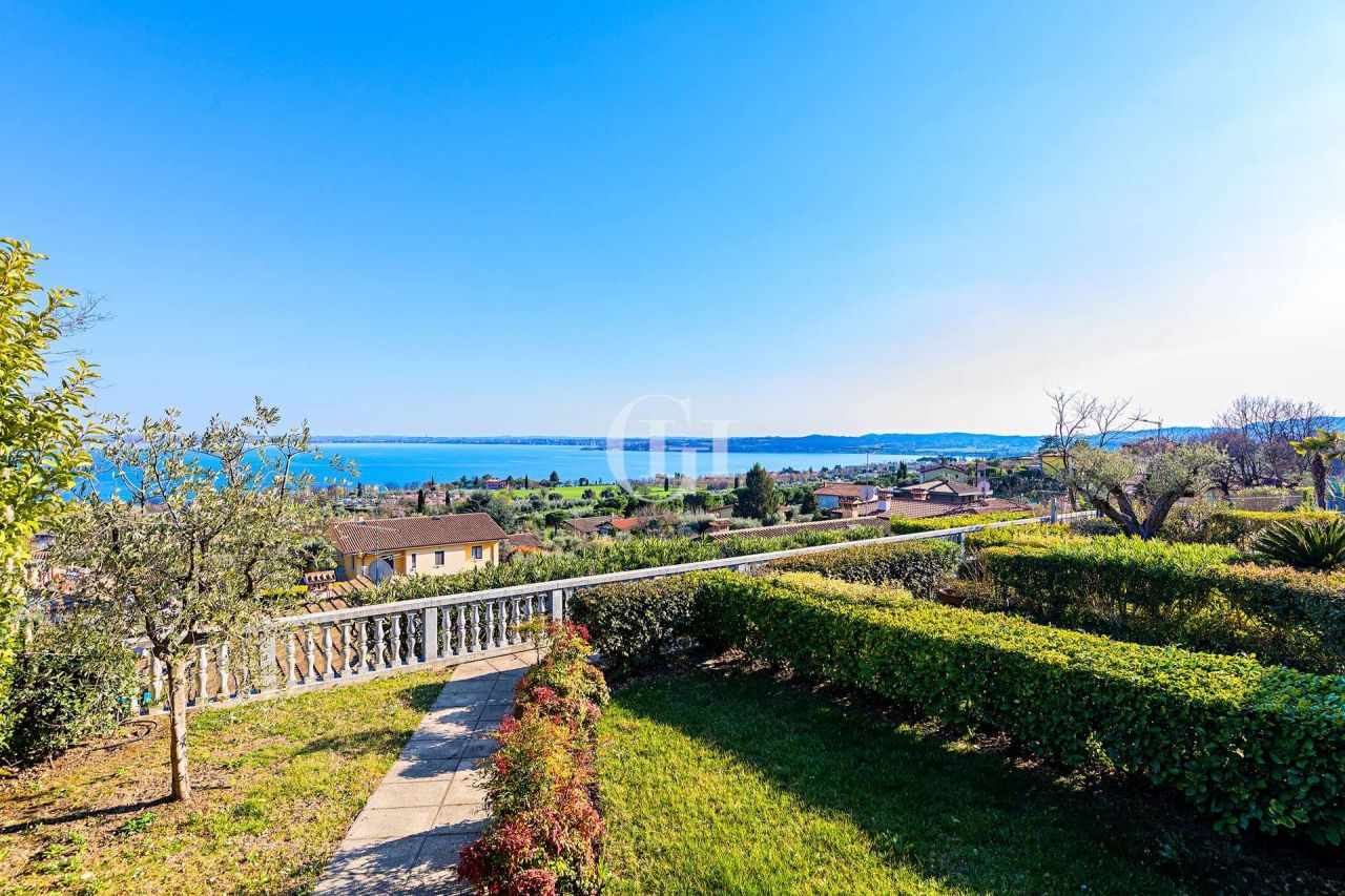 Квартира у озера Гарда, Италия, 90 м2 фото 1