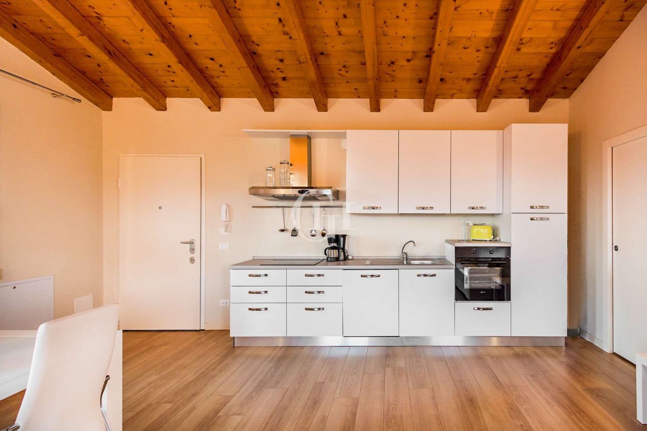 Апартаменты у озера Гарда, Италия, 73 м2 фото 3