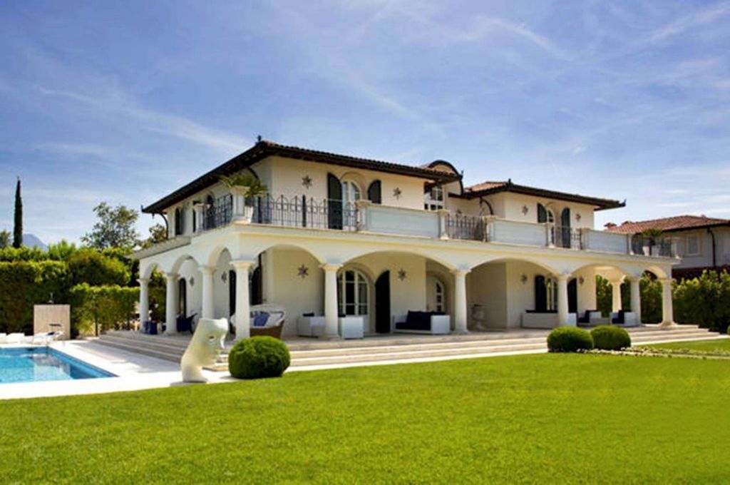 Вилла в Форте деи Марми, Италия, 760 м2 фото 1