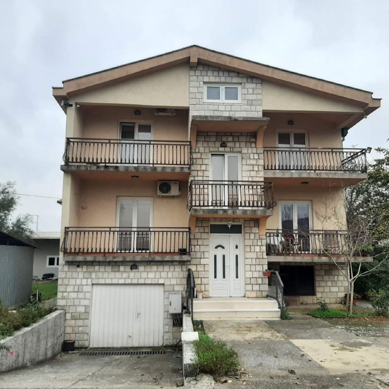 Дом в Подгорице, Черногория, 260 м2 фото 1