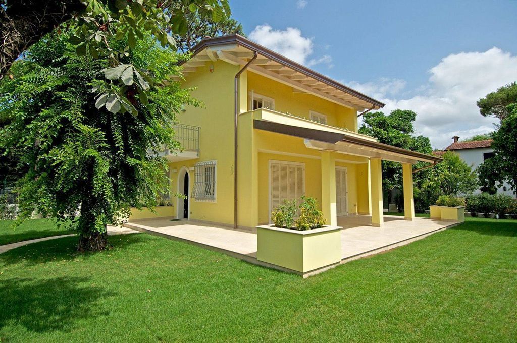 Вилла в Форте деи Марми, Италия, 295 м2 фото 1