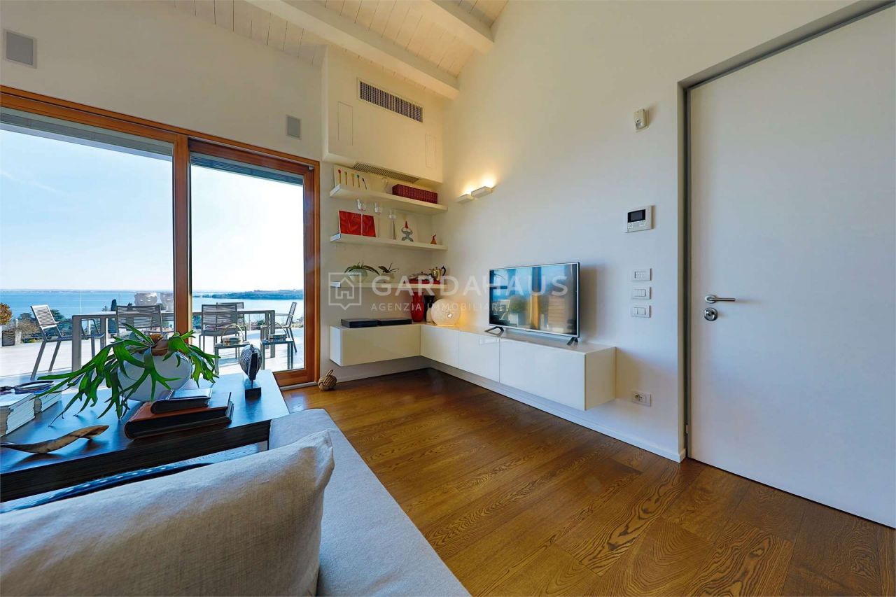 Апартаменты у озера Гарда, Италия, 125 м2 фото 3