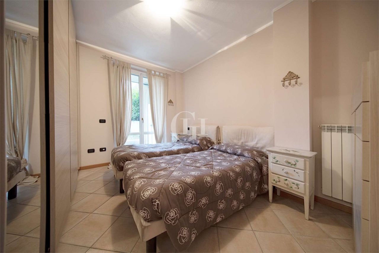 Квартира у озера Гарда, Италия, 55 м2 фото 2