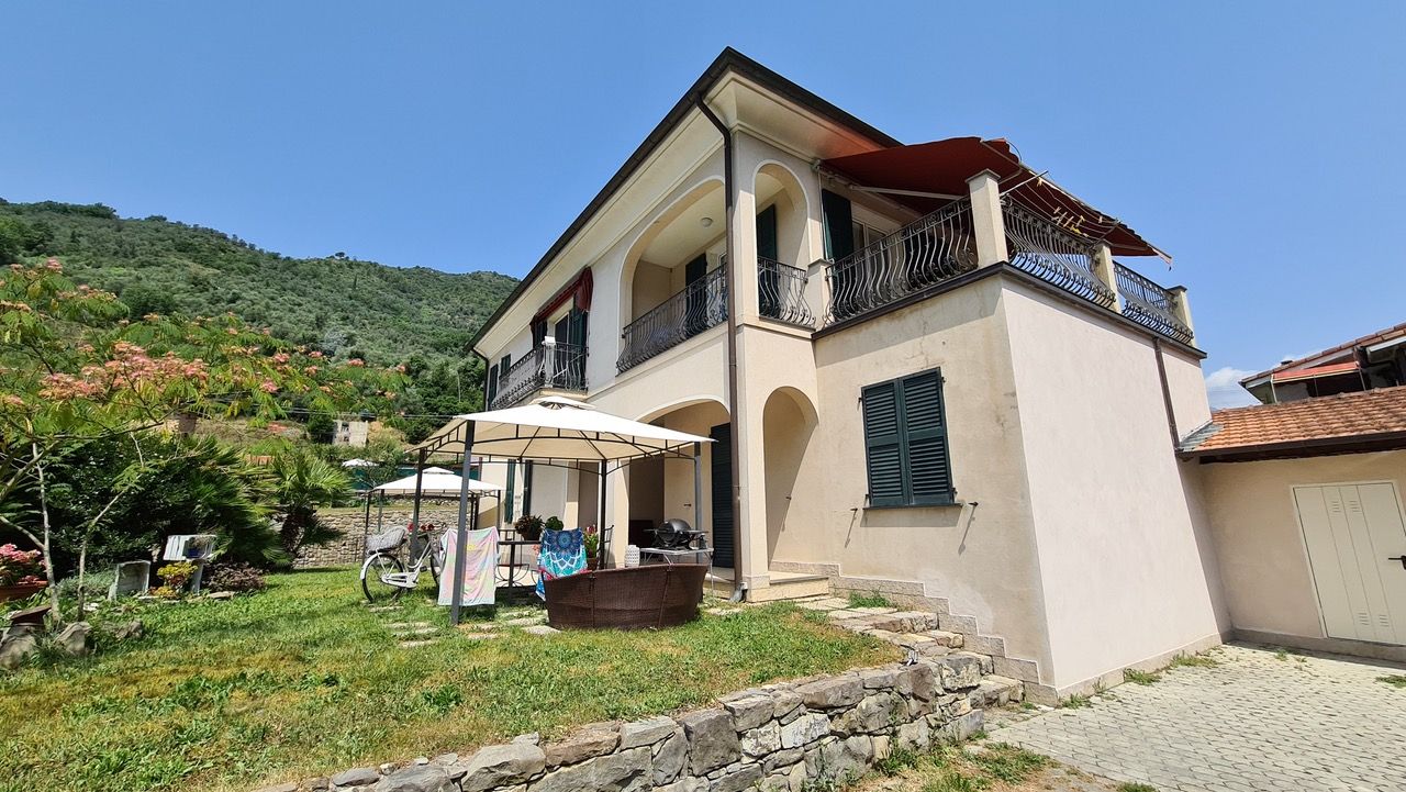 Вилла в Дольчеаккуа, Италия, 270 м2 фото 1