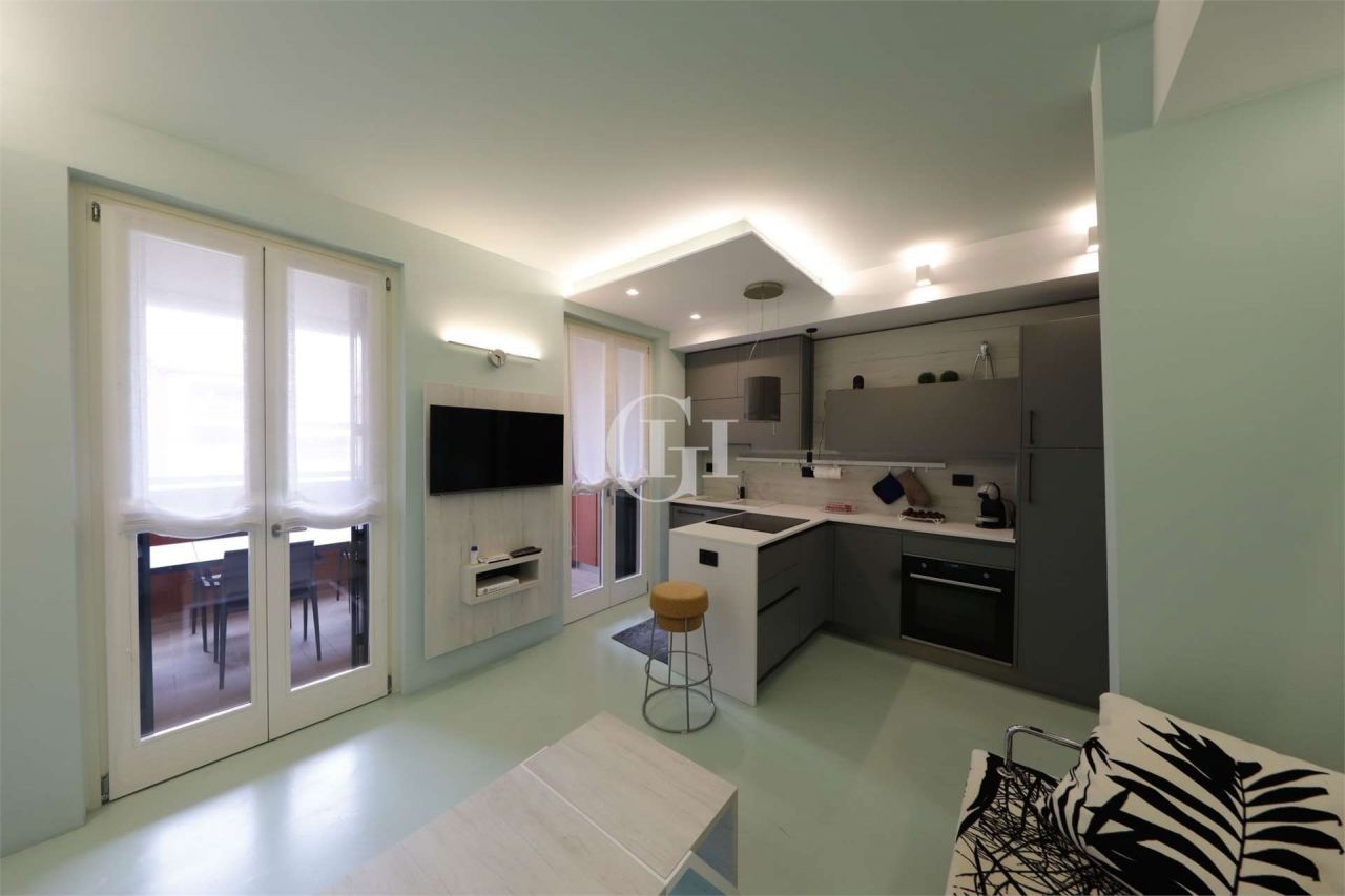 Апартаменты у озера Гарда, Италия, 60 м2 фото 2
