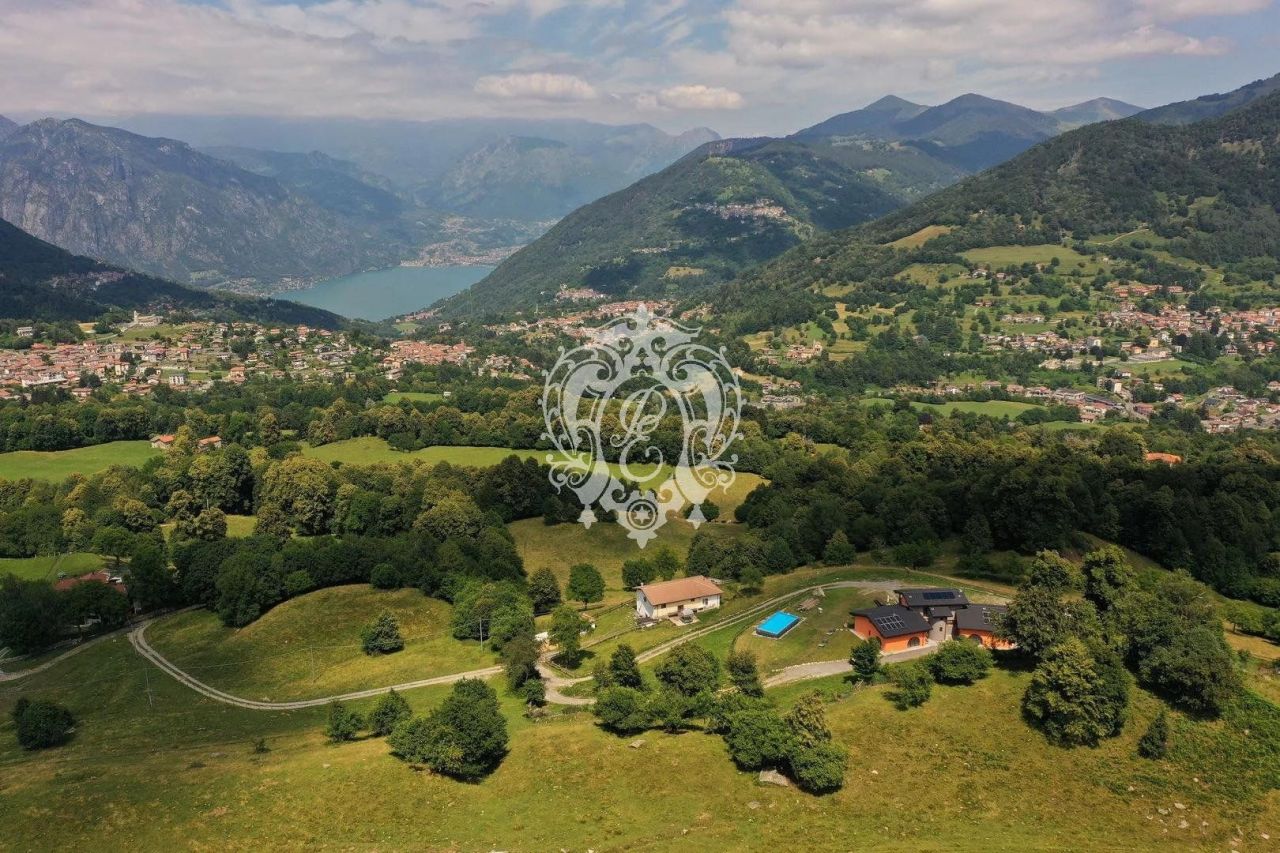 Дом в Альта-Валле-Интельви, Италия, 600 м2 фото 1