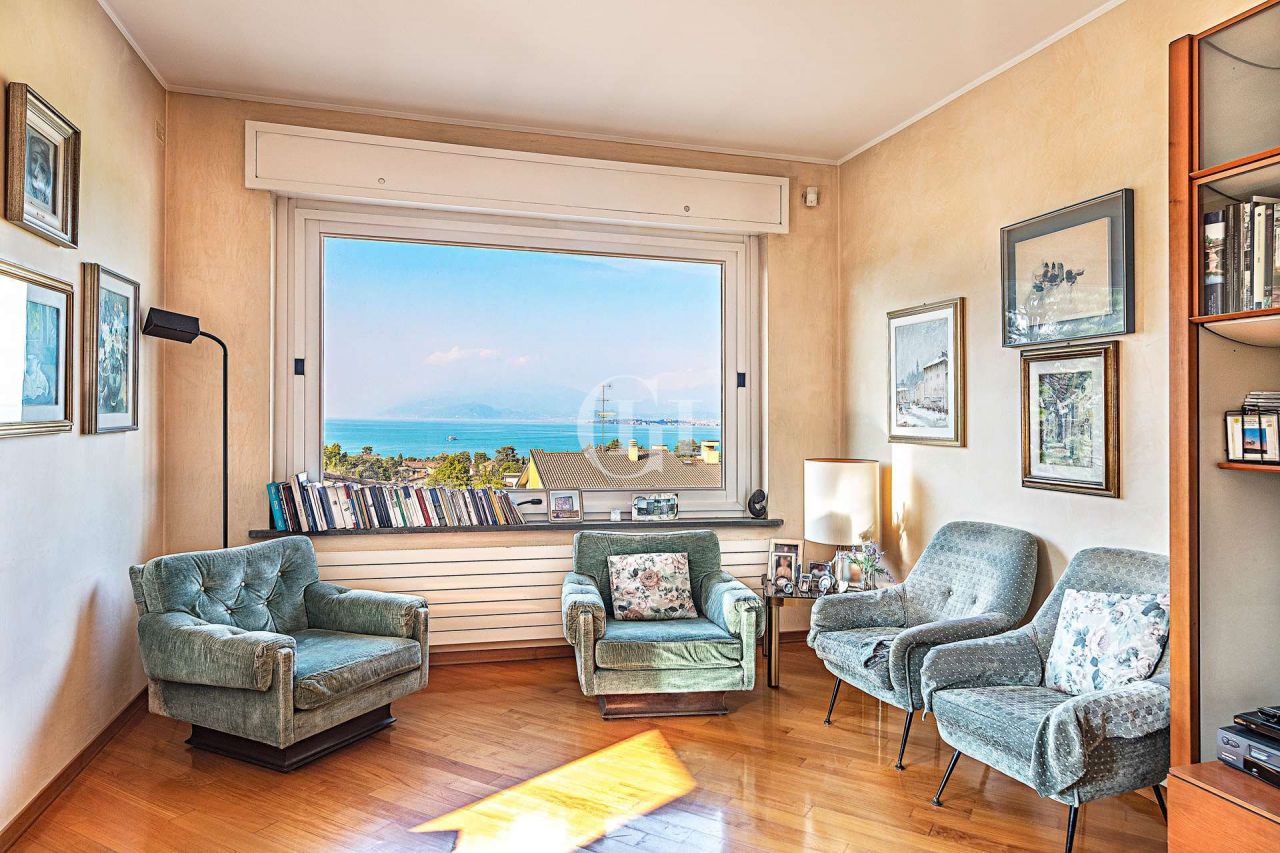 Вилла у озера Гарда, Италия, 305 м2 фото 1