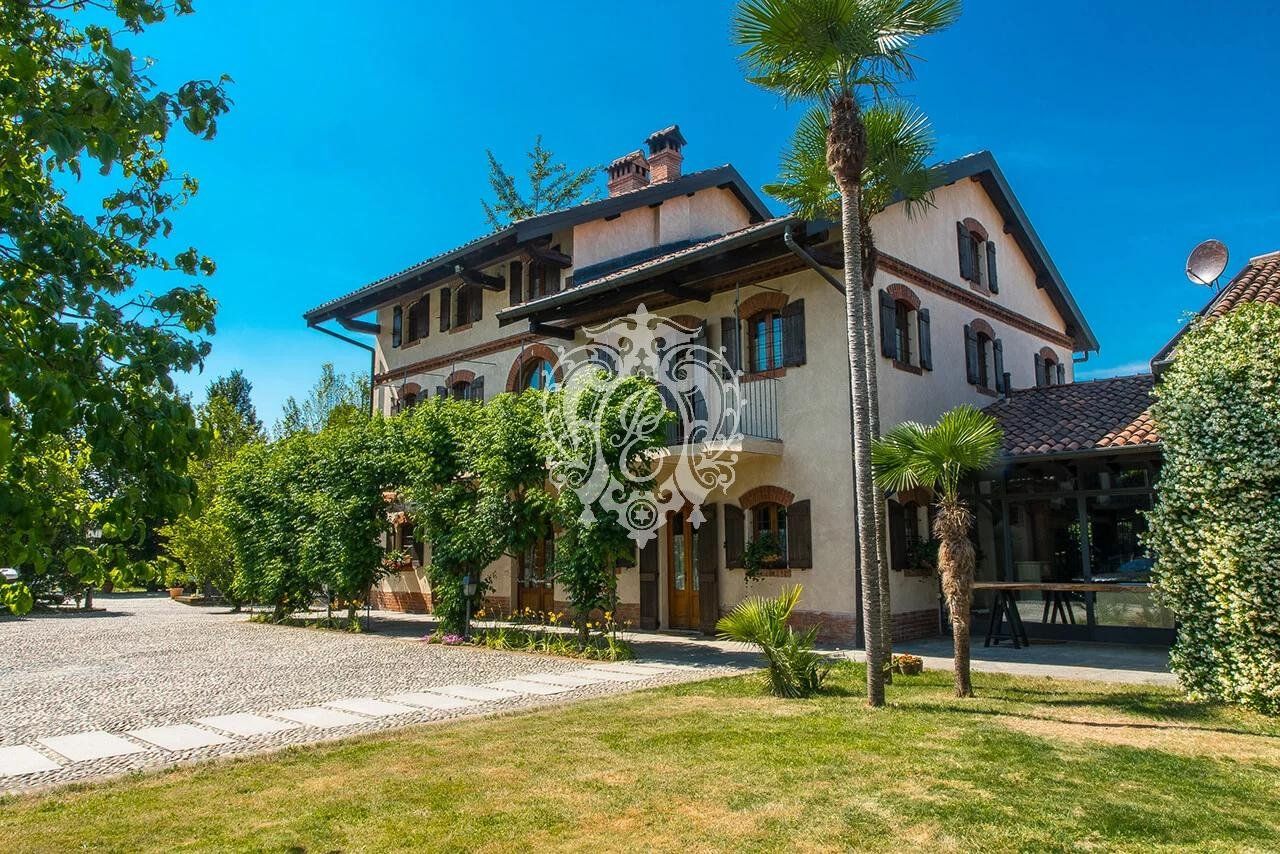 Вилла Oleggio, Италия, 700 м2 фото 1
