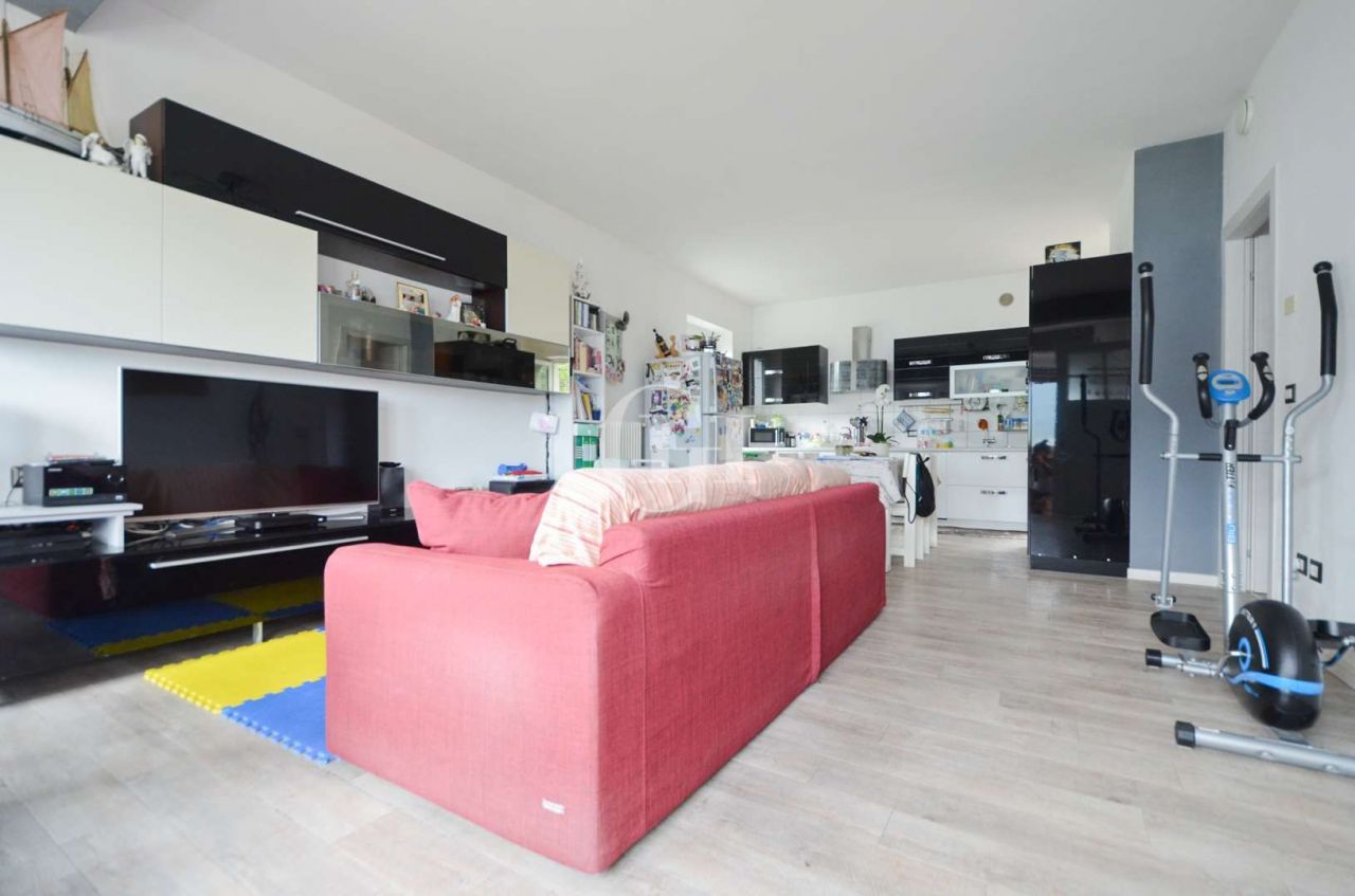 Квартира у озера Гарда, Италия, 95 м2 фото 4
