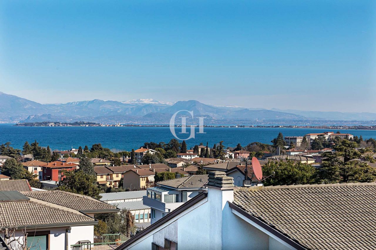 Вилла у озера Гарда, Италия, 240 м2 фото 1