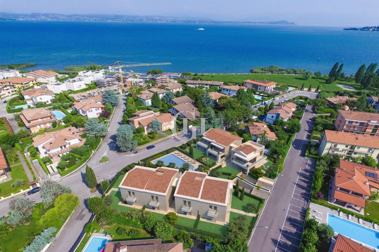 Апартаменты у озера Гарда, Италия, 100 м2 фото 1