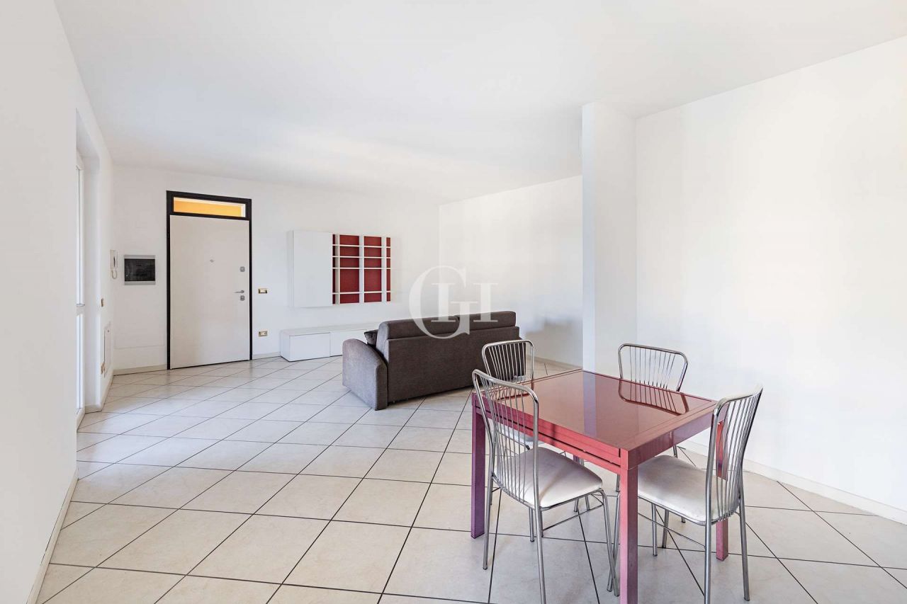 Апартаменты у озера Гарда, Италия, 115 м2 фото 4