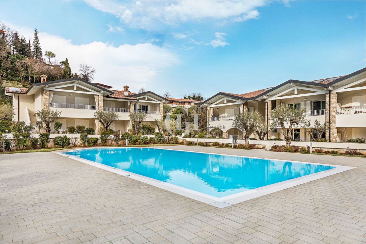 Вилла у озера Гарда, Италия, 220 м2 фото 2