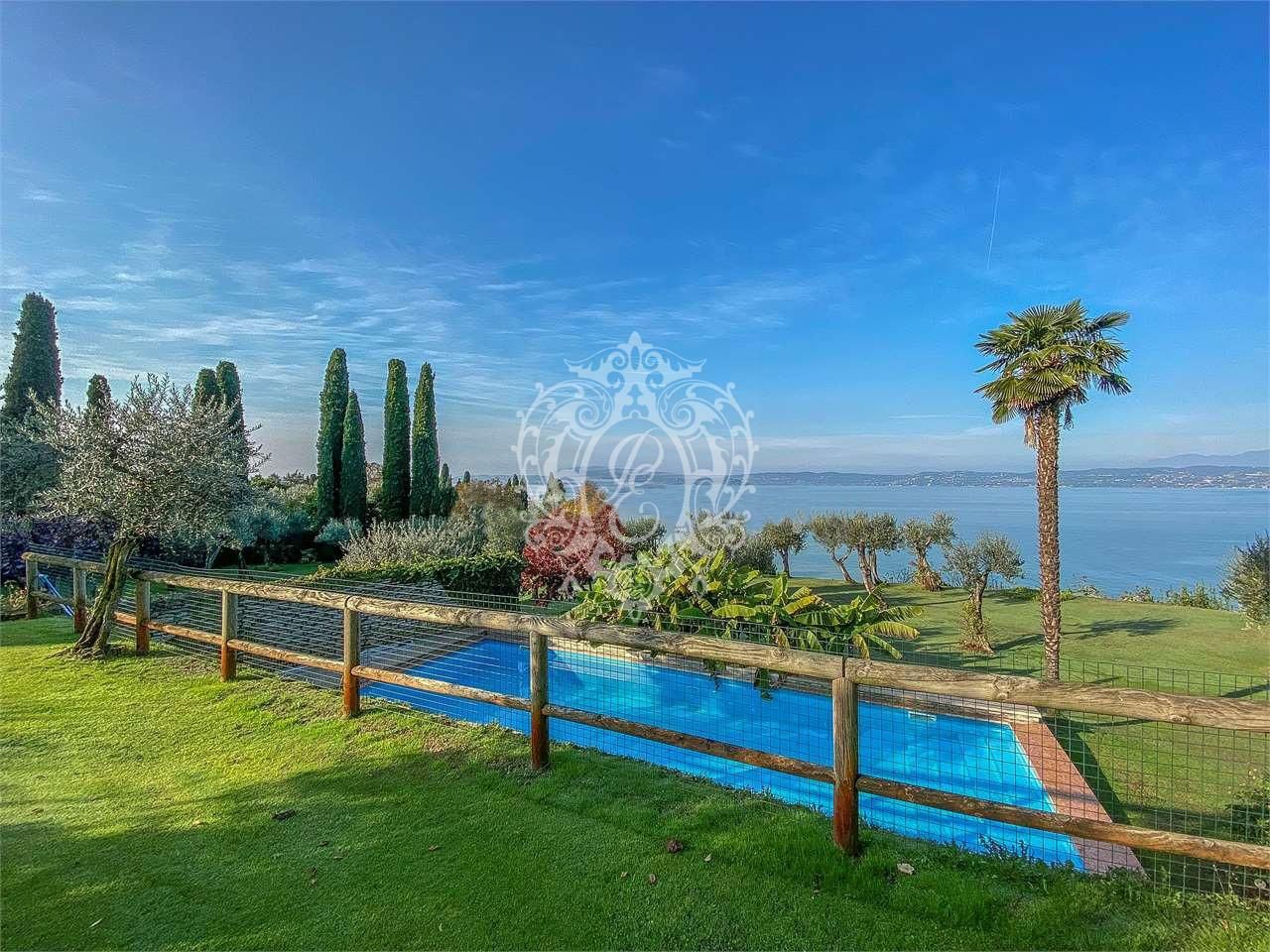Вилла в Сирмионе, Италия, 650 м2 фото 1