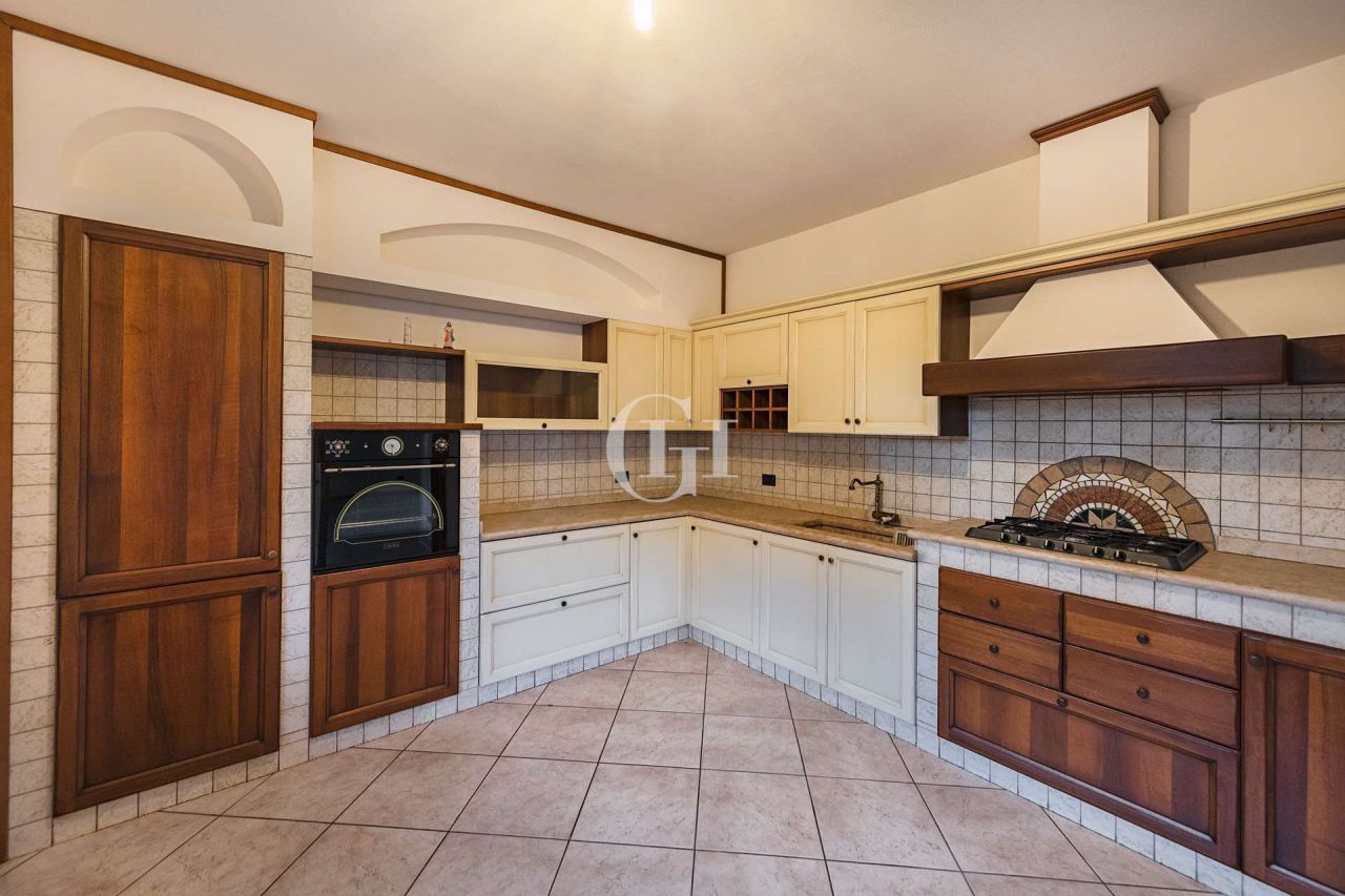 Вилла у озера Гарда, Италия, 315 м2 фото 5