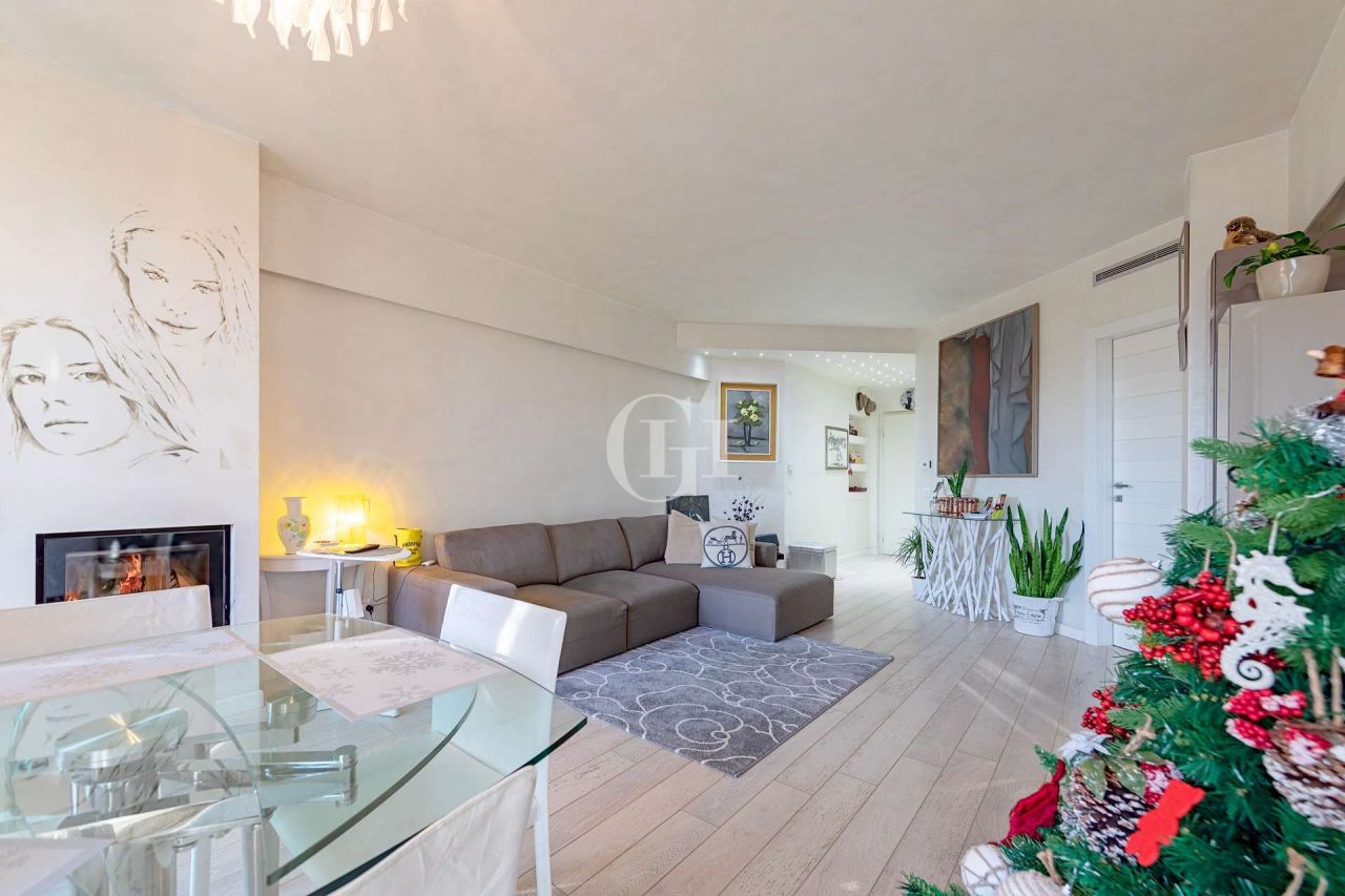 Апартаменты у озера Гарда, Италия, 95 м2 фото 1