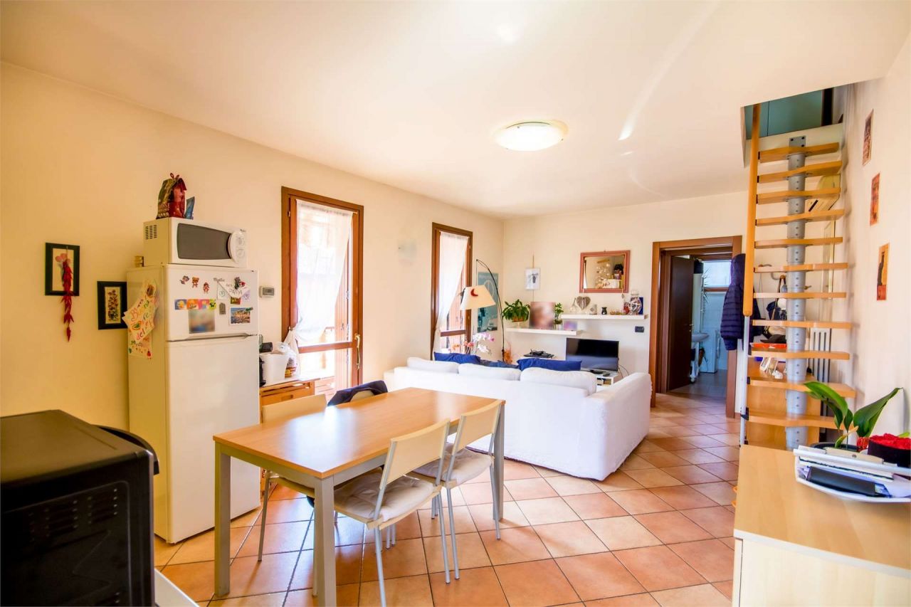 Апартаменты у озера Гарда, Италия, 100 м2 фото 3