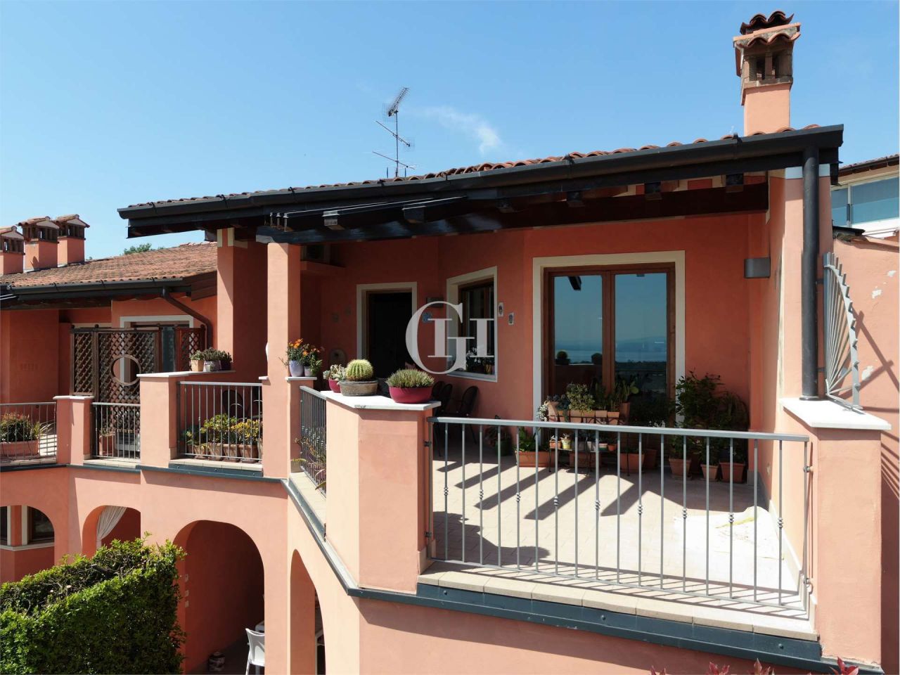 Апартаменты у озера Гарда, Италия, 110 м2 фото 2