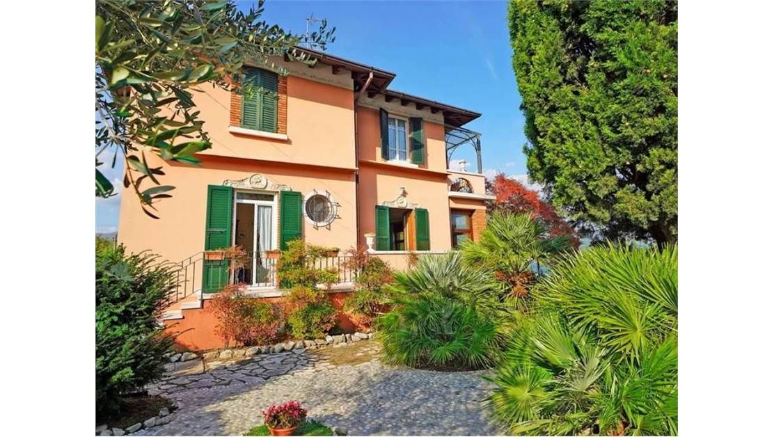 Вилла у озера Гарда, Италия, 200 м2 фото 2