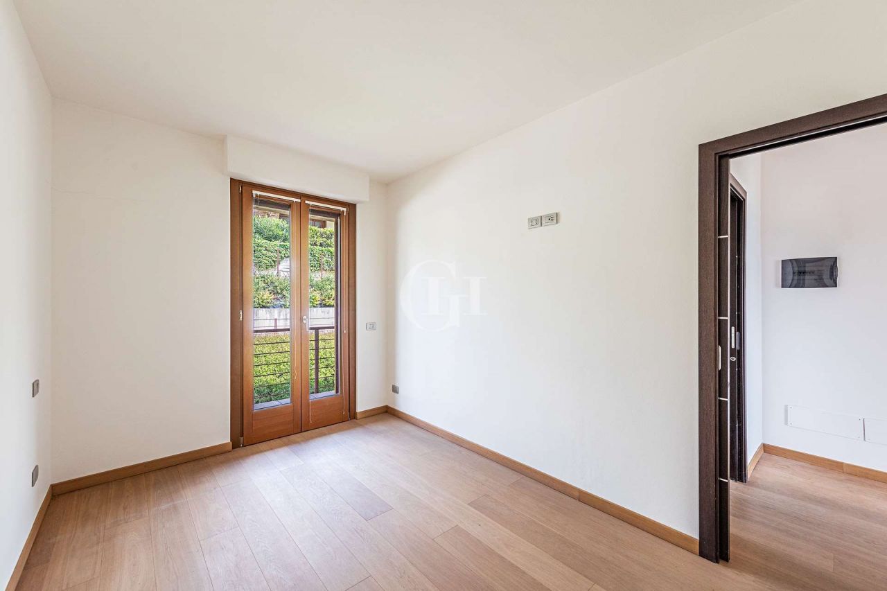 Квартира у озера Гарда, Италия, 80 м2 фото 5
