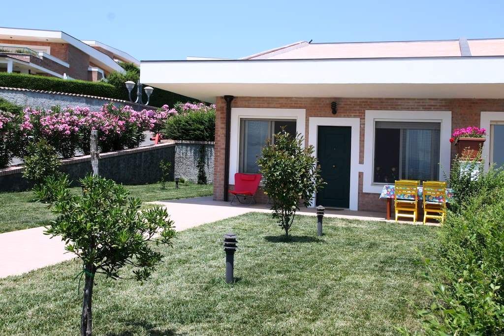 Вилла в Сталетти, Италия, 100 м2 фото 1