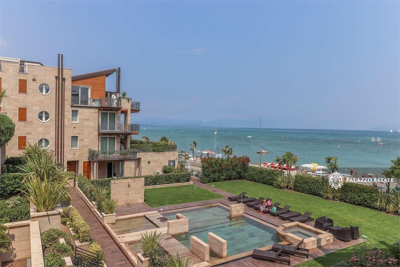 Апартаменты в Пескьера-дель-Гарде, Италия, 200 м2 фото 1