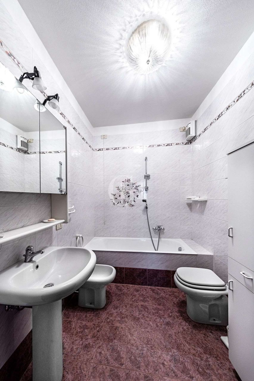 Квартира у озера Гарда, Италия, 90 м2 фото 5