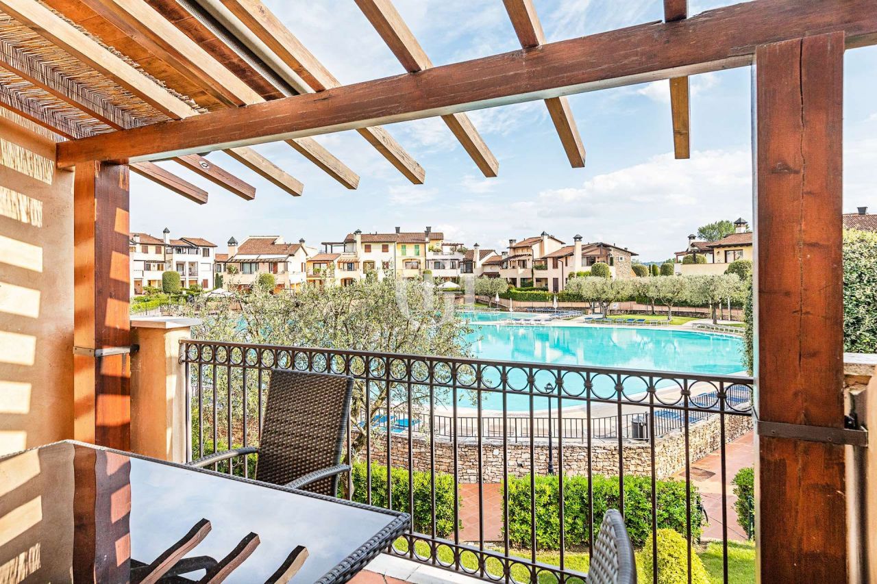 Апартаменты у озера Гарда, Италия, 65 м2 фото 1