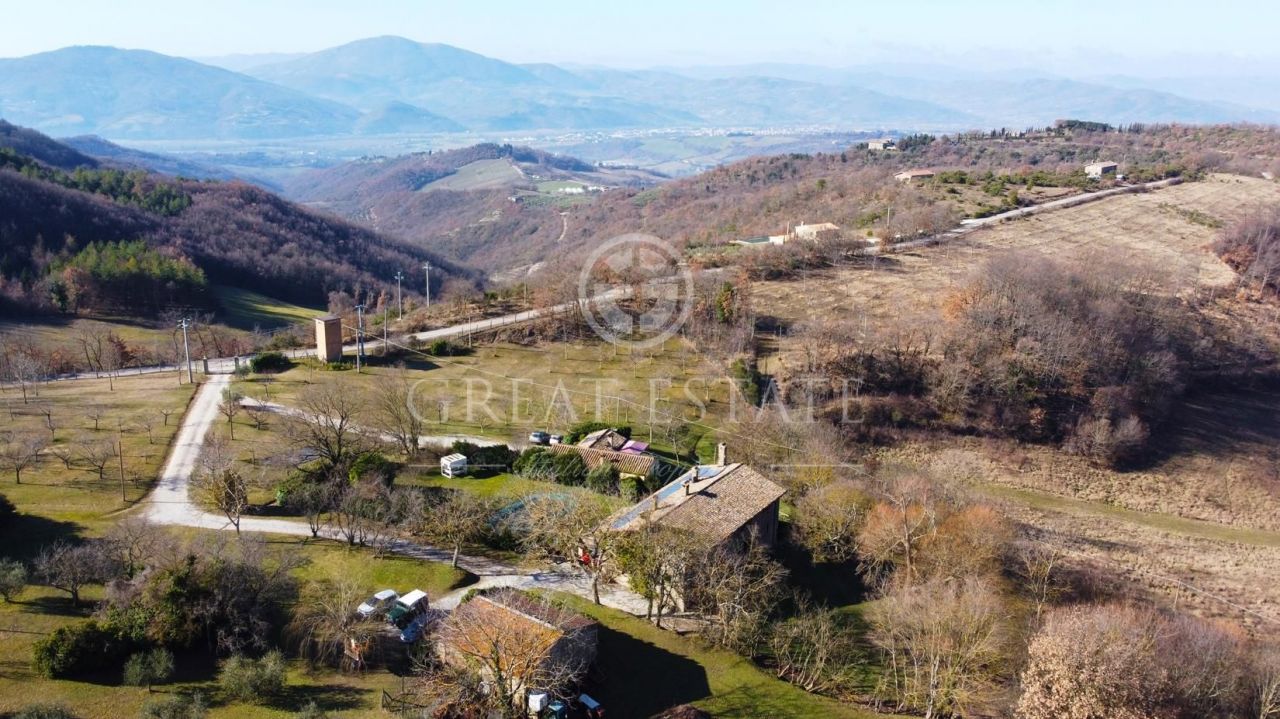 Дом в Губбио, Италия, 410 м2 фото 4