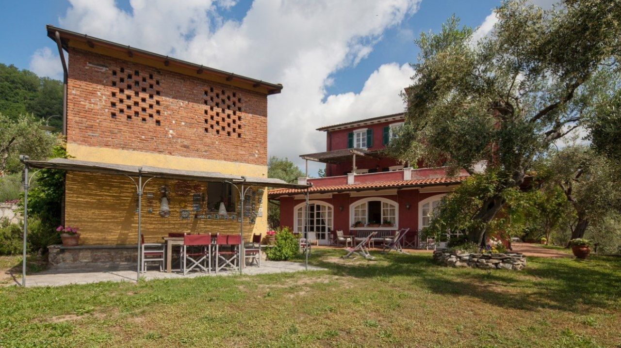 Вилла в Специи, Италия, 300 м2 фото 1