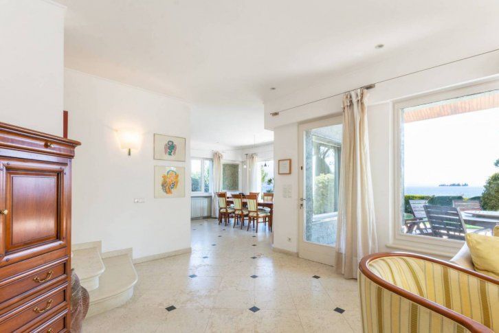 Вилла у озера Гарда, Италия, 350 м2 фото 3