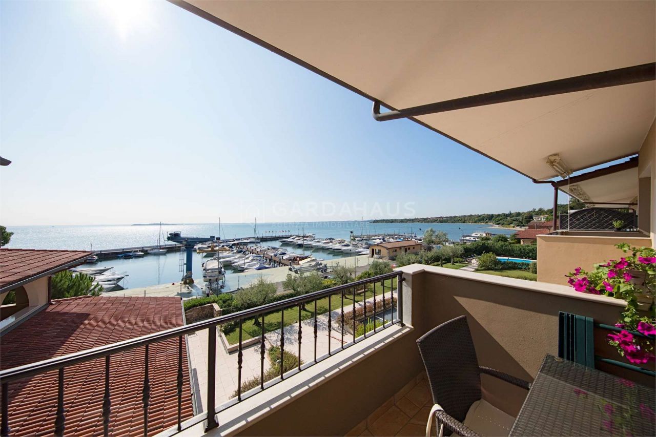 Апартаменты у озера Гарда, Италия, 65 м2 фото 2
