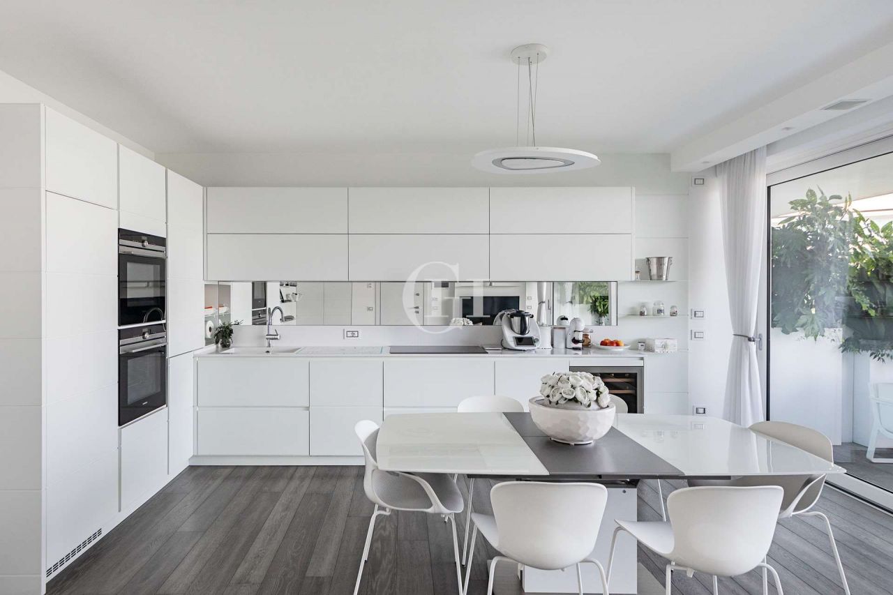 Апартаменты у озера Гарда, Италия, 120 м2 фото 4