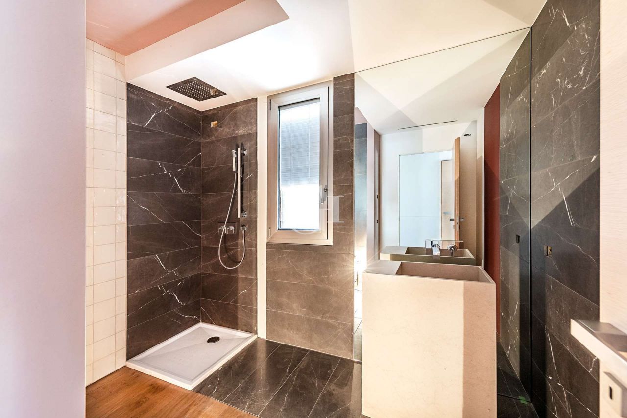 Квартира у озера Гарда, Италия, 270 м2 фото 4