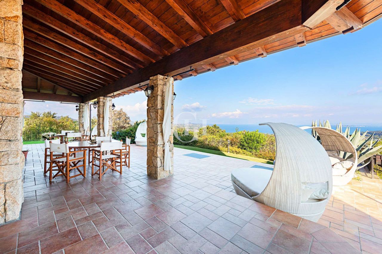 Вилла у озера Гарда, Италия, 600 м2 фото 5
