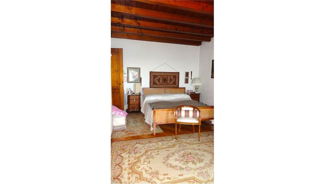 Замок у озера Гарда, Италия, 250 м2 фото 5