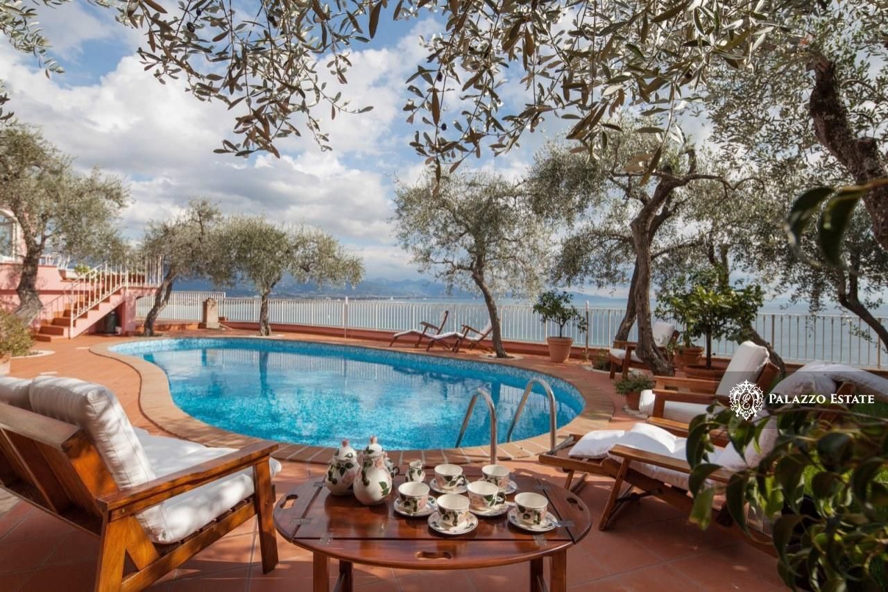 Вилла в Амелье, Италия, 200 м2 фото 1