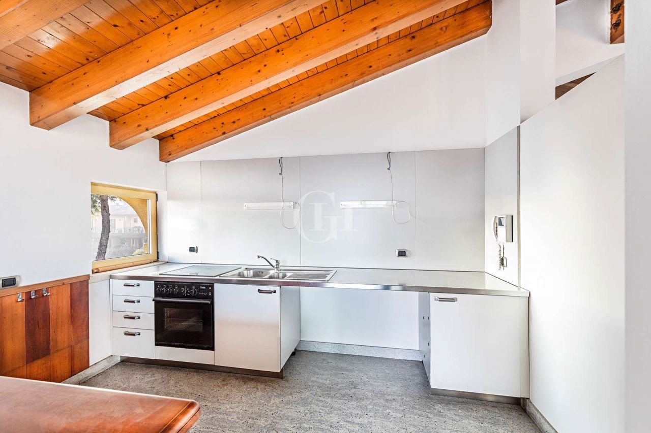 Вилла у озера Гарда, Италия, 240 м2 фото 3
