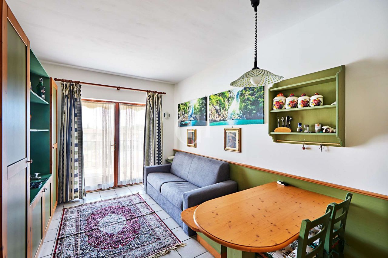 Апартаменты у озера Гарда, Италия, 60 м2 фото 3