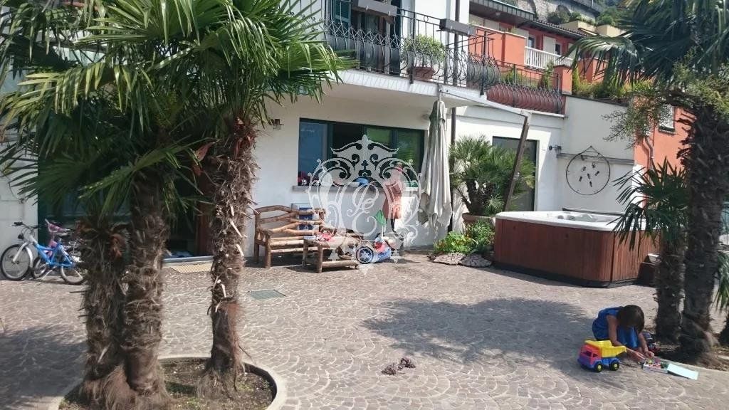 Вилла в Кампионе-д'Италия, Италия, 450 м2 фото 5