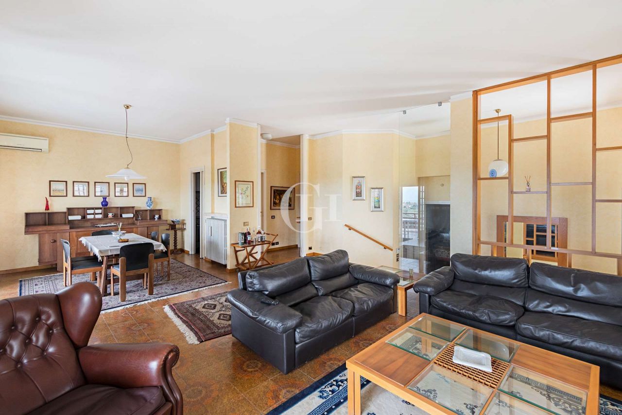 Вилла у озера Гарда, Италия, 180 м2 фото 4