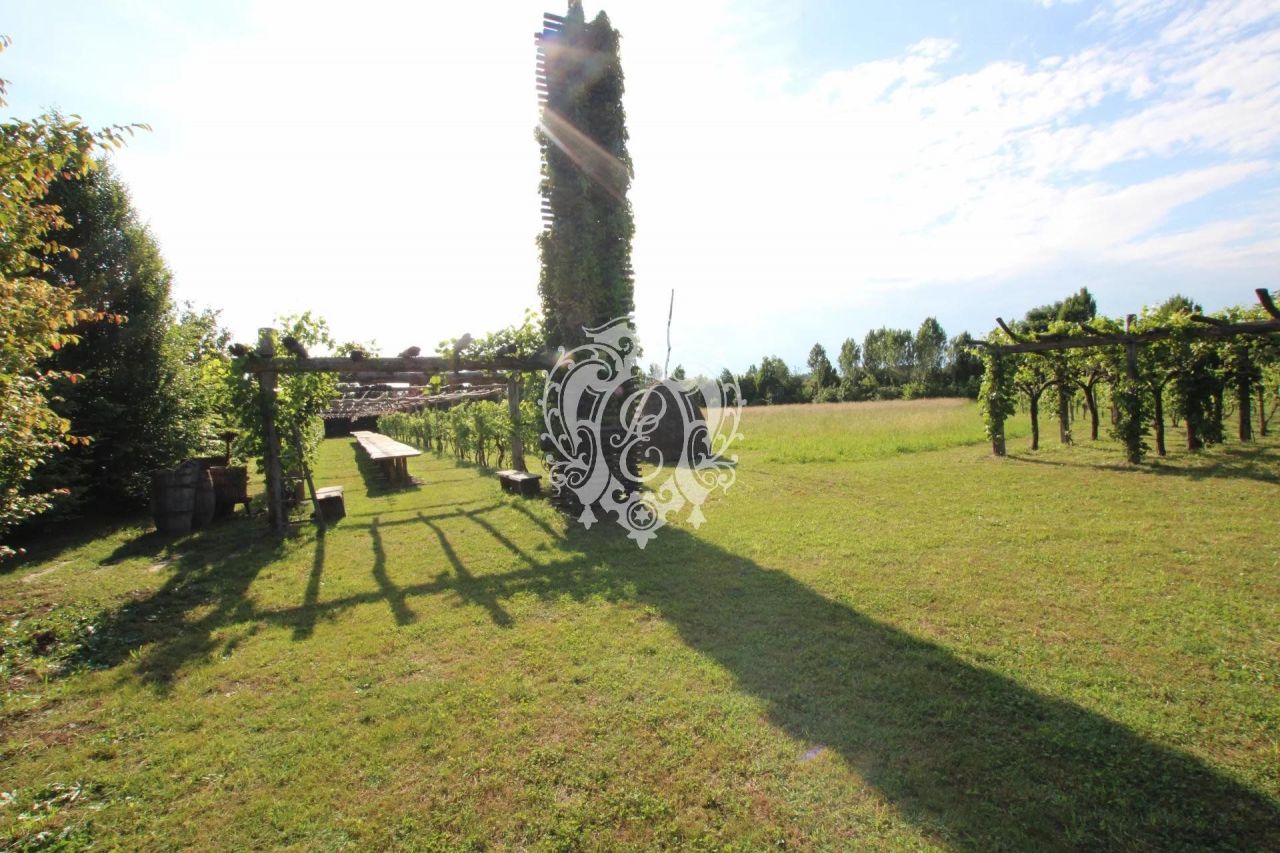 Вилла Oleggio, Италия, 700 м2 фото 3