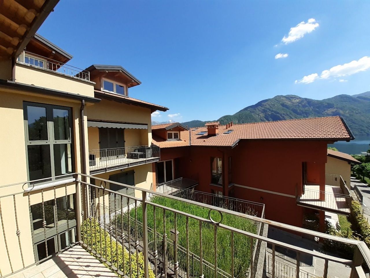 Апартаменты в Тремеццине, Италия, 80 м2 фото 3