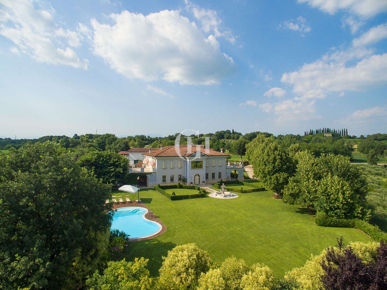 Вилла у озера Гарда, Италия, 500 м2 фото 1