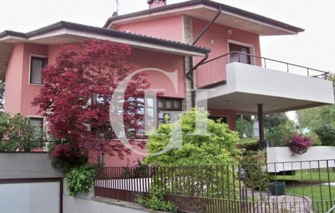 Вилла у озера Гарда, Италия, 220 м2 фото 3