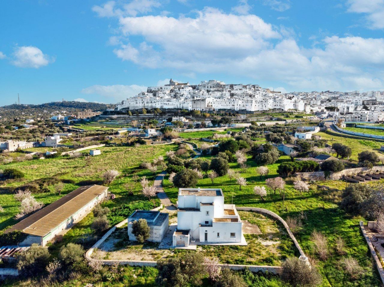 Поместье в Остуни, Италия, 260 м2 фото 1